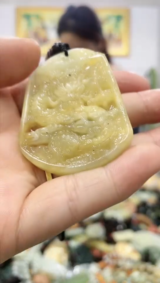 未镶嵌蛇纹石玉吊坠   