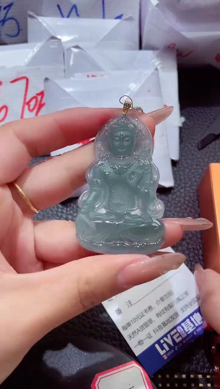 颈饰18K金镶嵌翡翠20260104