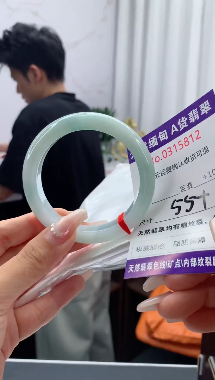 翡翠手镯未镶嵌有纹，完美者勿拍