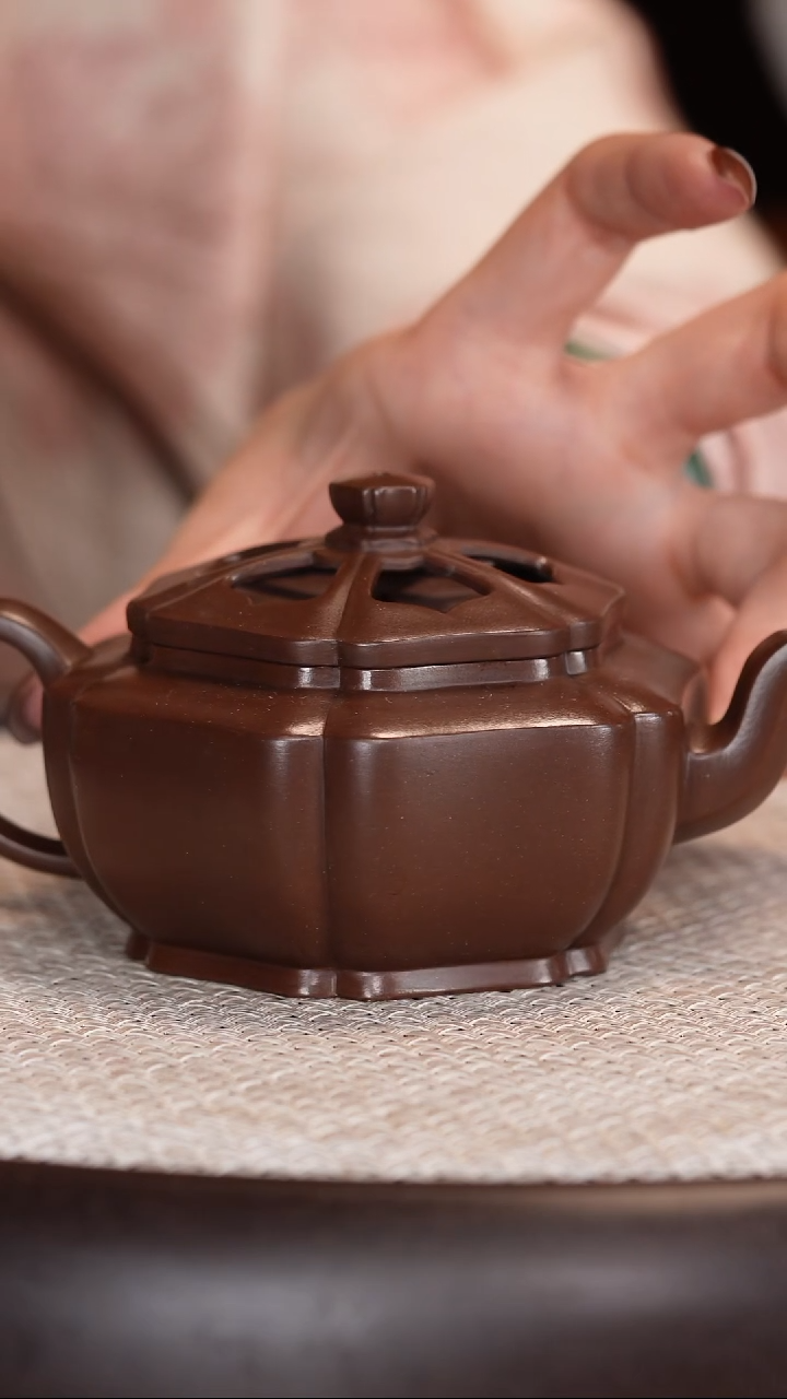 茶壶紫砂【薛建华】紫泥筋纹菱花