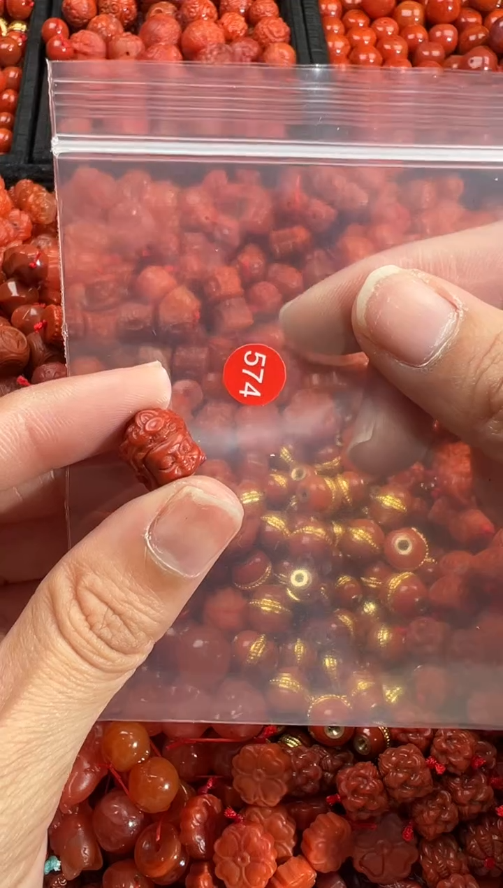 南红玛瑙合金颈饰1