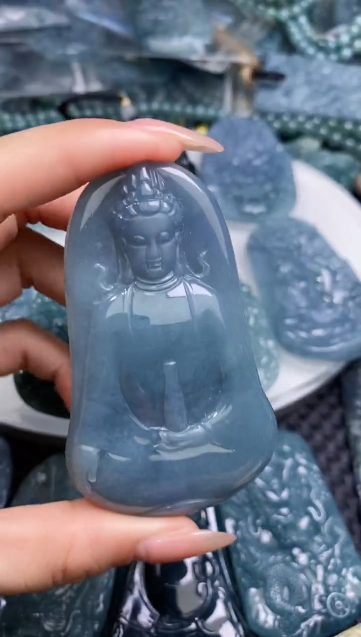 【闪购商品】翡翠颈饰未镶嵌           