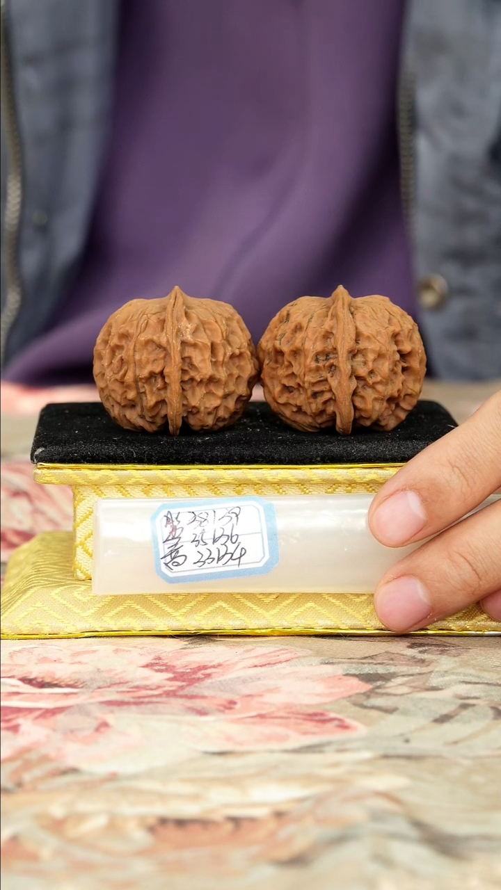 【闪购商品】文玩核桃把件非嫁接元宝