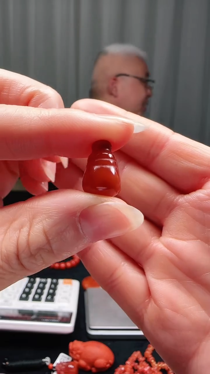 未镶嵌多样性发一件南红玛瑙三通原矿