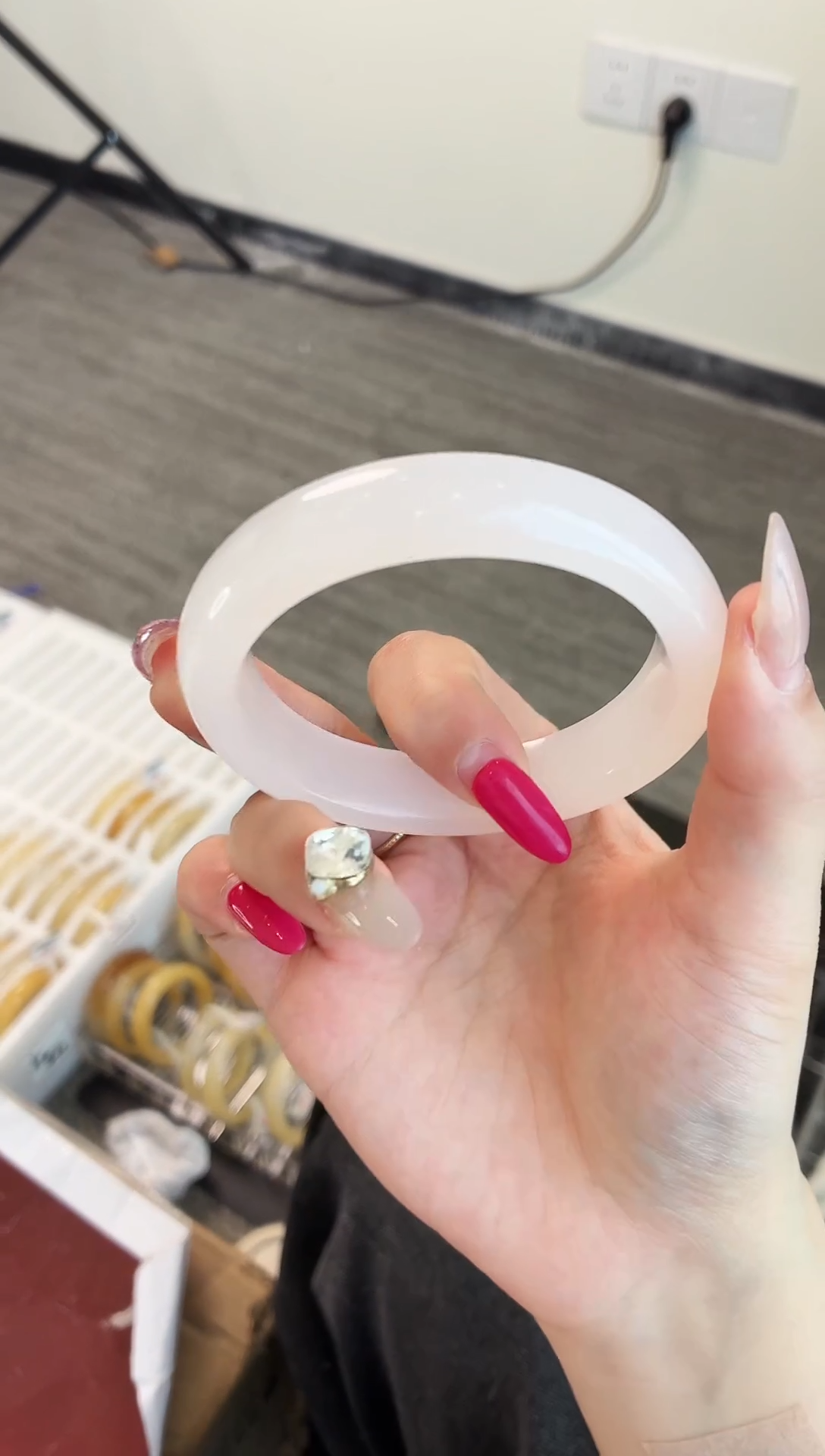 未镶嵌手镯石英质玉47.54