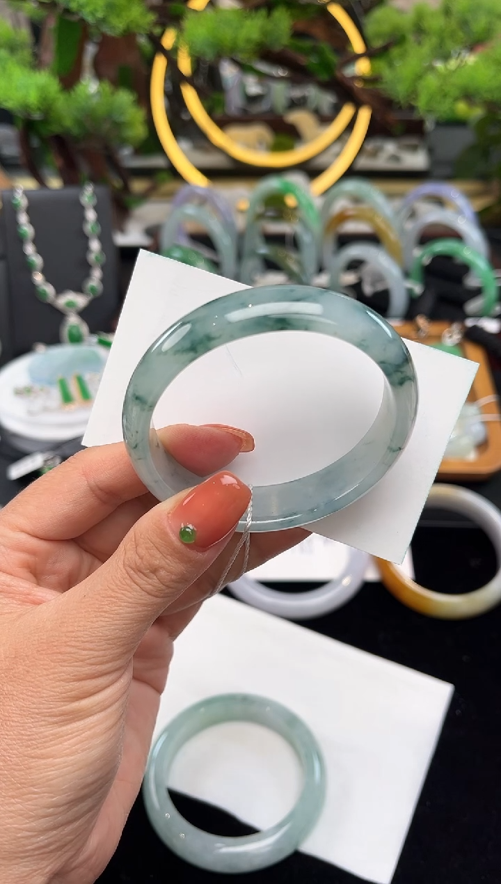 未镶嵌手镯翡翠丫**?手镯