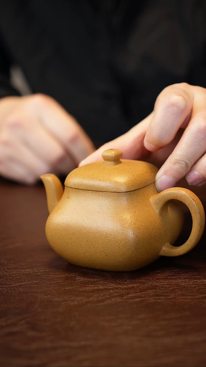 茶壶紫砂章**生四方君德