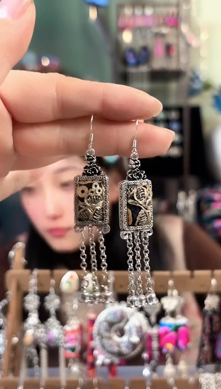 彩云南阁非遗老绣饰品643*