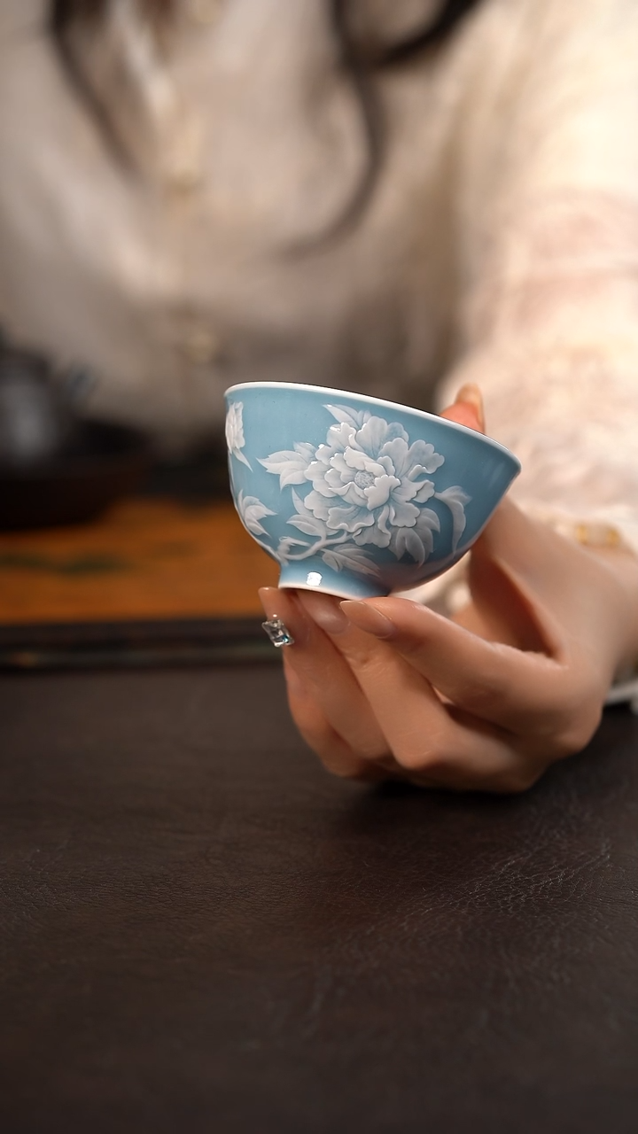 杯初蓝舍天青牡丹鸡心杯