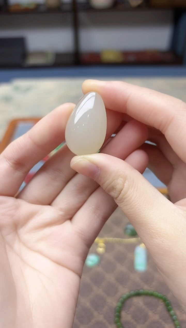 颈饰未镶嵌和田玉和田玉水滴吊坠XE编绳