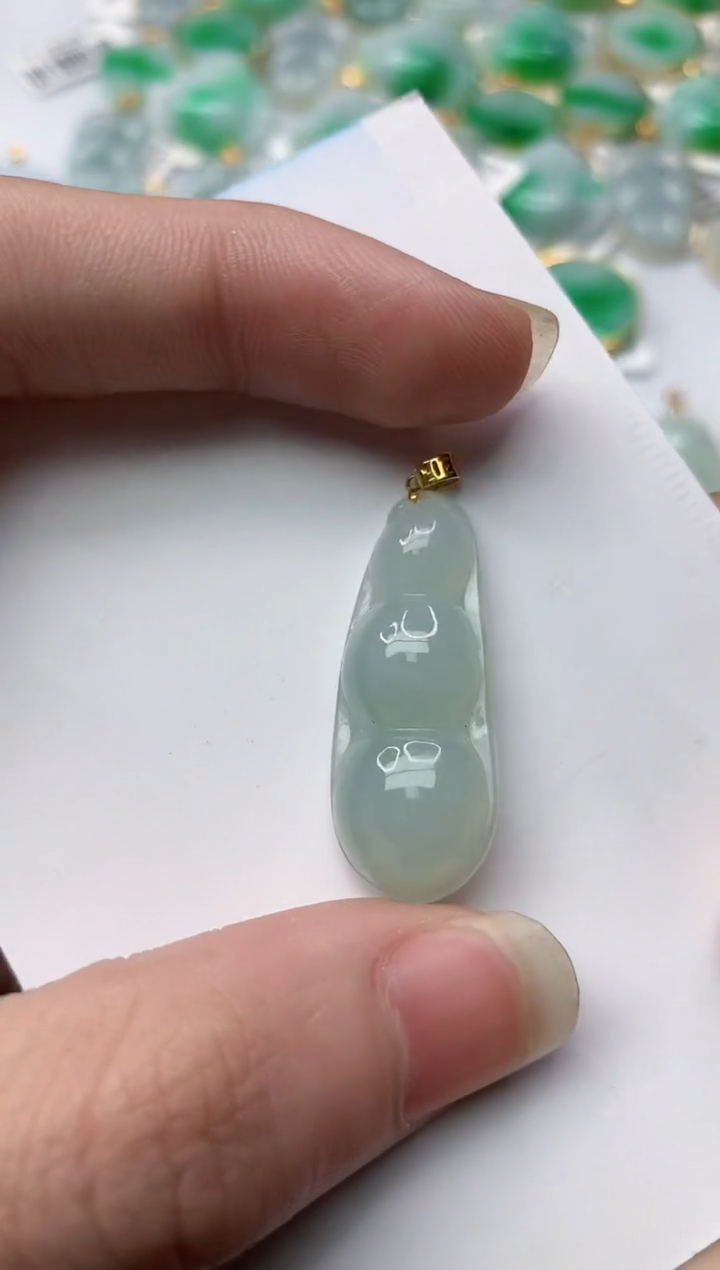 【闪购商品】翡翠颈饰18K金镶嵌44....