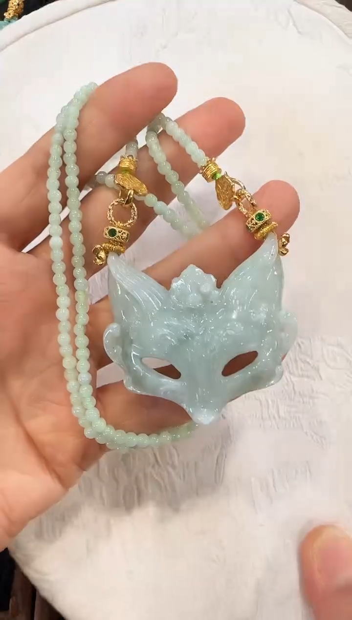 翡翠未镶嵌颈饰国风