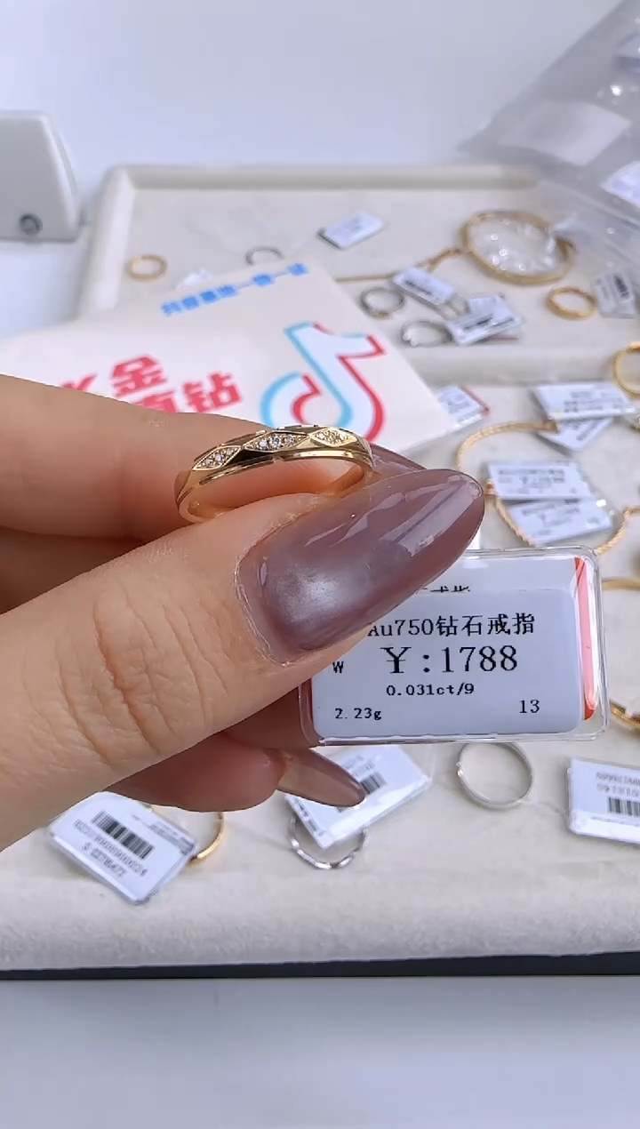 【闪购商品】钻石戒指/指环18K金镶嵌160000
