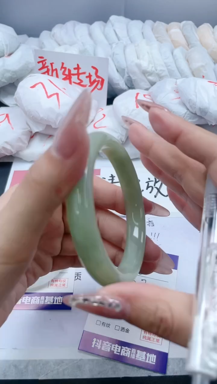 【闪购商品】石英质玉手镯未镶嵌160/62.7