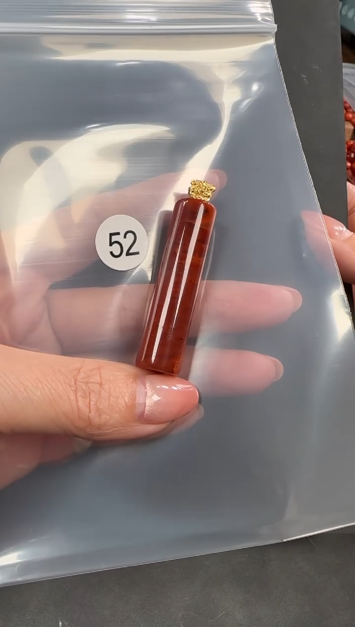 18K金镶嵌南红玛瑙珠宝半成品花****雨原矿无优化无胶裂圆柱吊坠