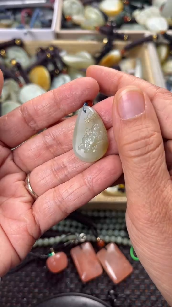 【闪购商品】和田玉颈饰未镶嵌多样性发货没有证书拍一发一有瑕