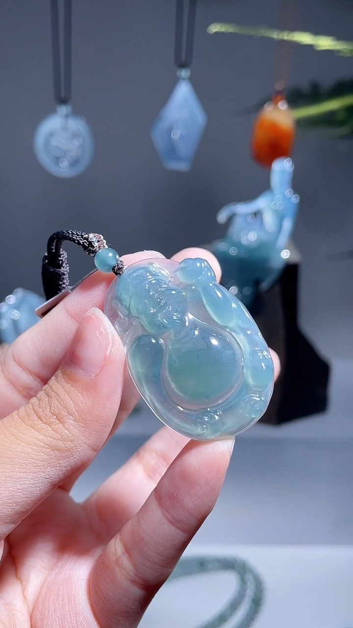 颈饰未镶嵌翡翠财神