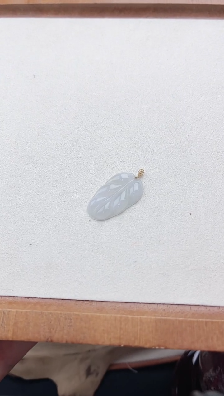 【闪购商品】翡翠颈饰18K金镶嵌吊坠