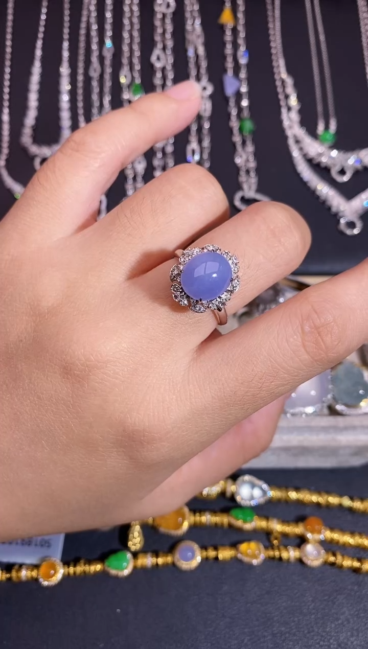 颈饰18K金镶嵌翡翠戒指