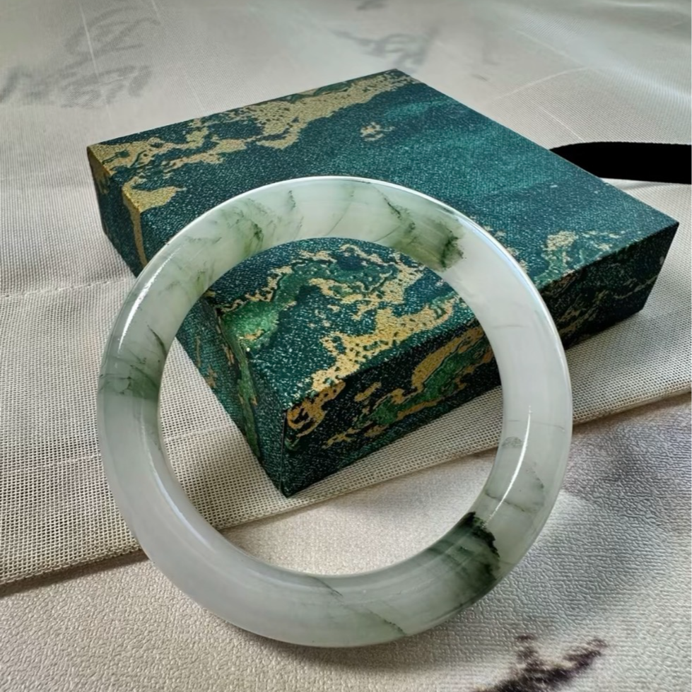 天山翠石英质玉手镯未镶嵌编号：a65