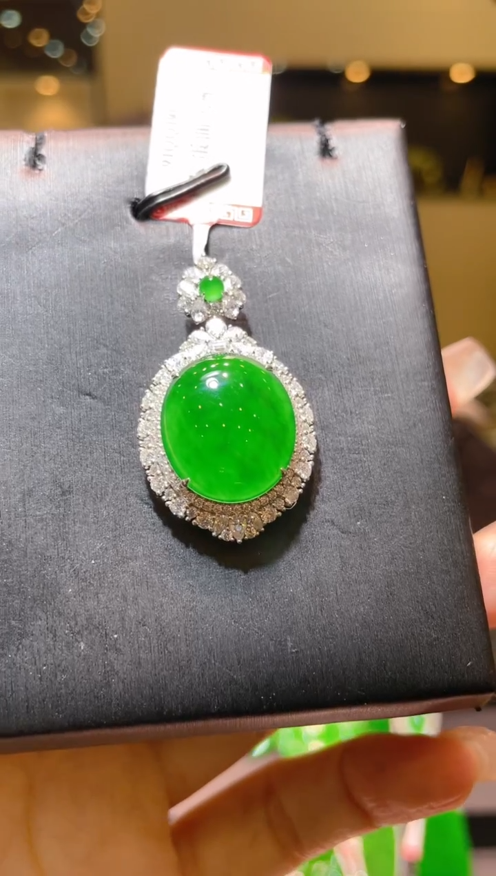 【闪购商品】翡翠吊坠(赠链)18K金镶嵌A50