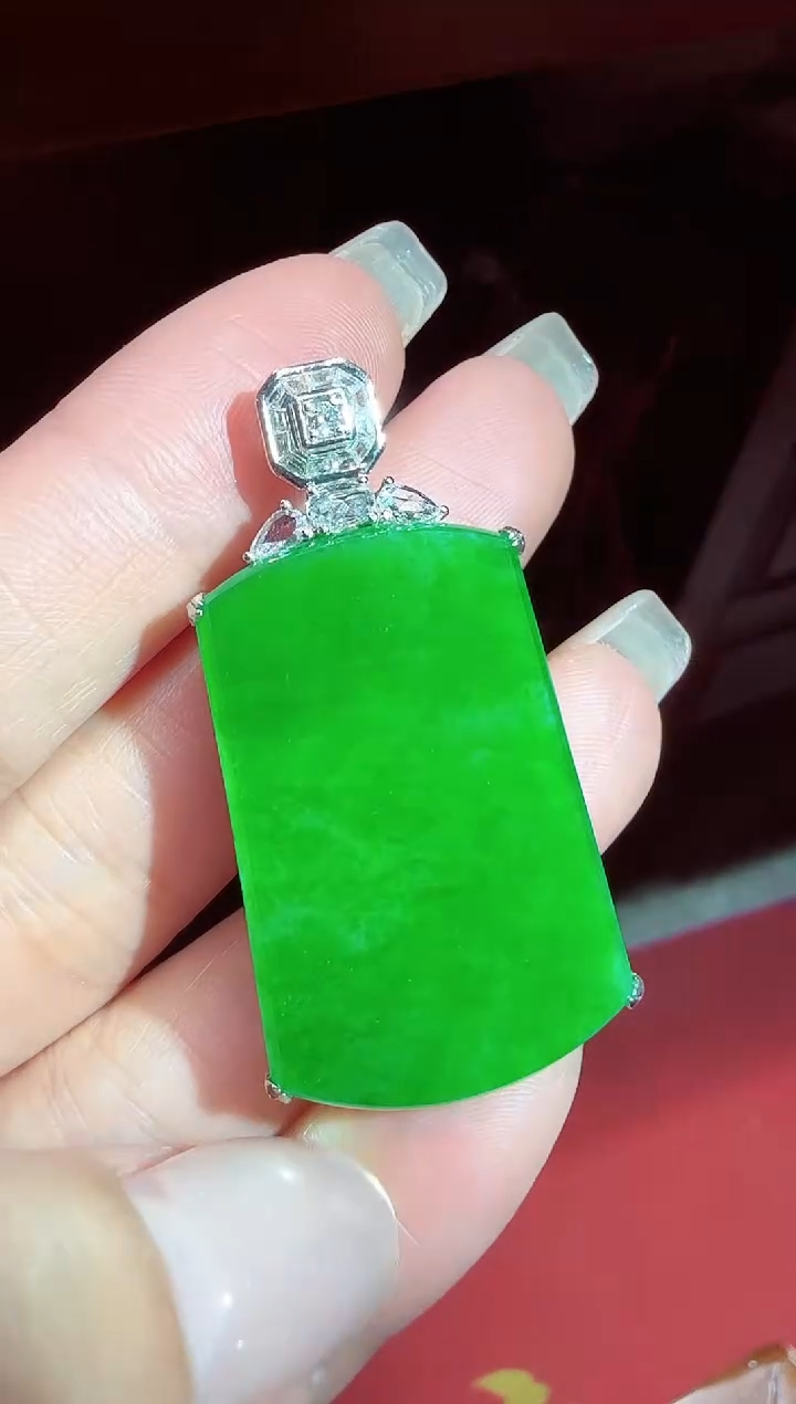 【闪购商品】翡翠颈饰18K金镶嵌无事牌