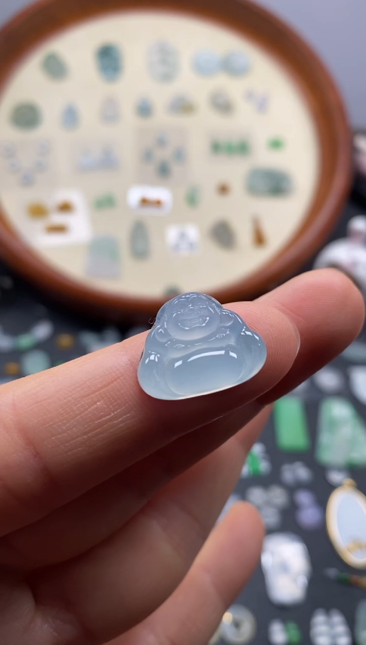 颈饰未镶嵌翡翠高冰佛公/芬