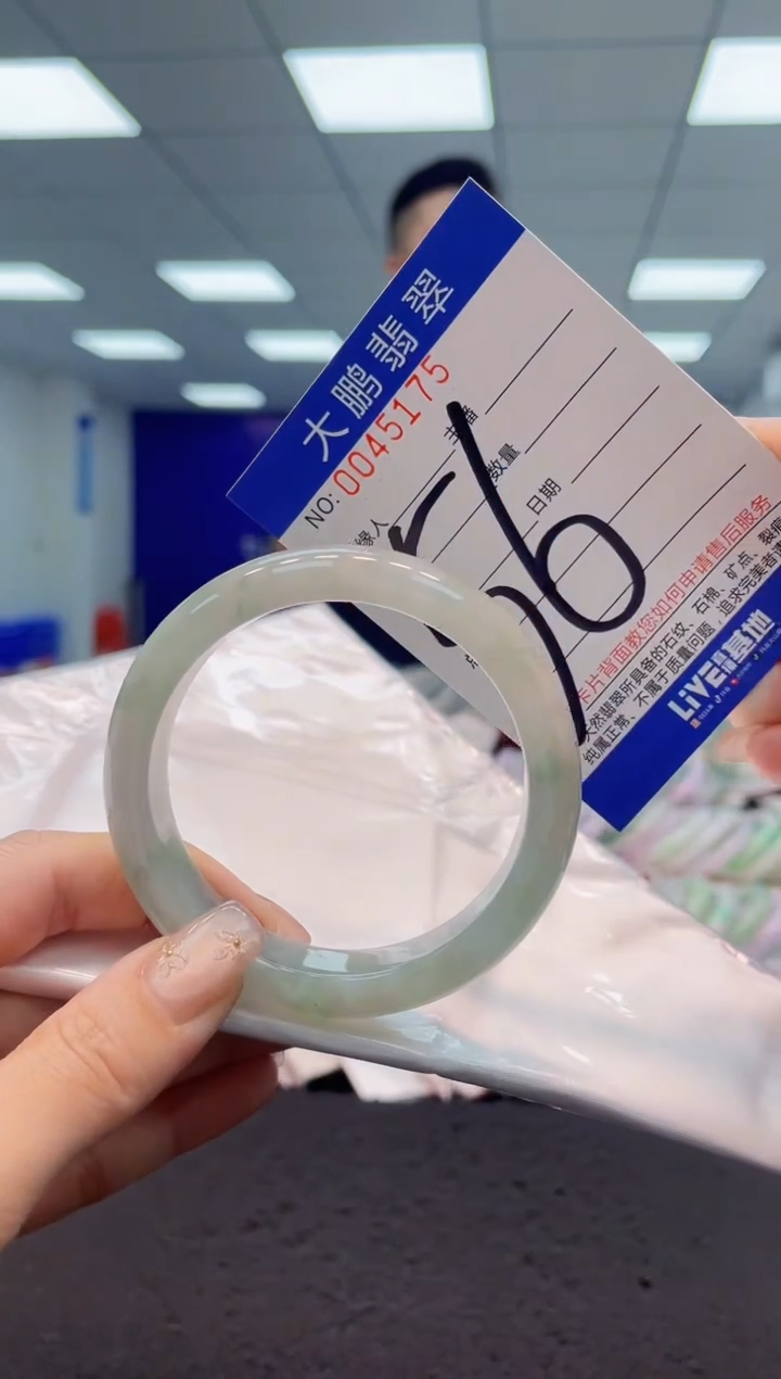 【闪购商品】翡翠手镯未镶嵌AAAAAAAAAA