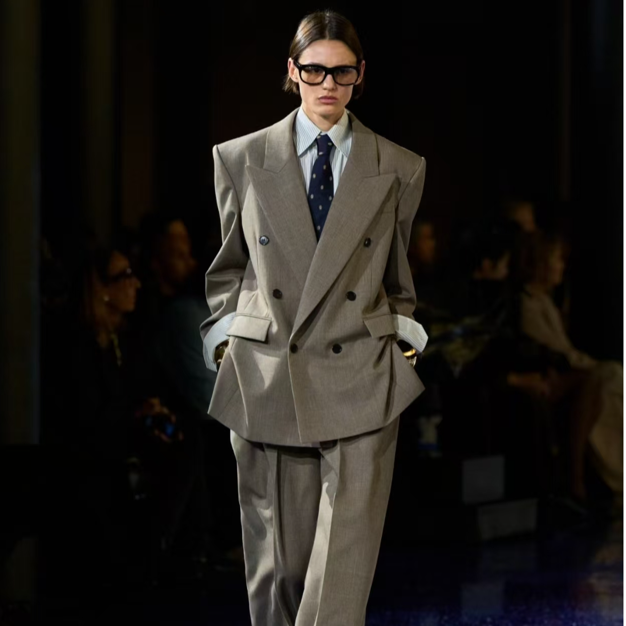 {4}号链接时尚百搭毛衣清仓版