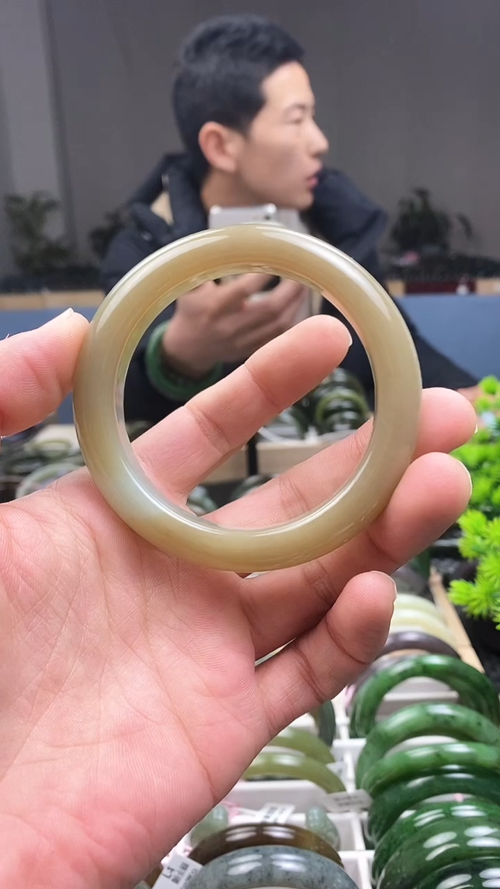 【闪购商品】和田玉手镯未镶嵌60