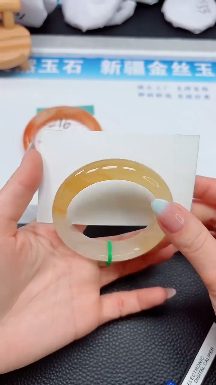 【闪购商品】石英质玉手镯未镶嵌217---55