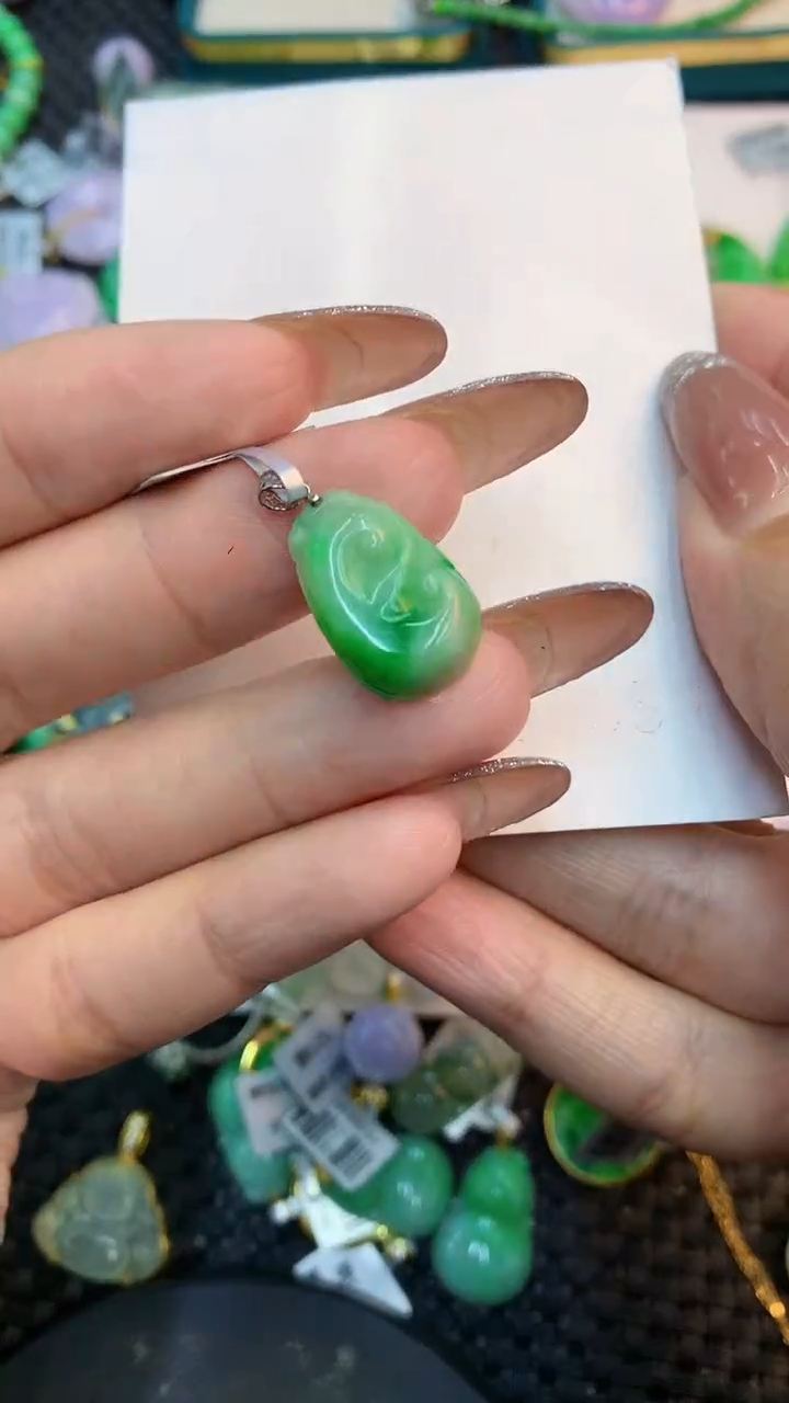 颈饰18K金镶嵌翡翠1