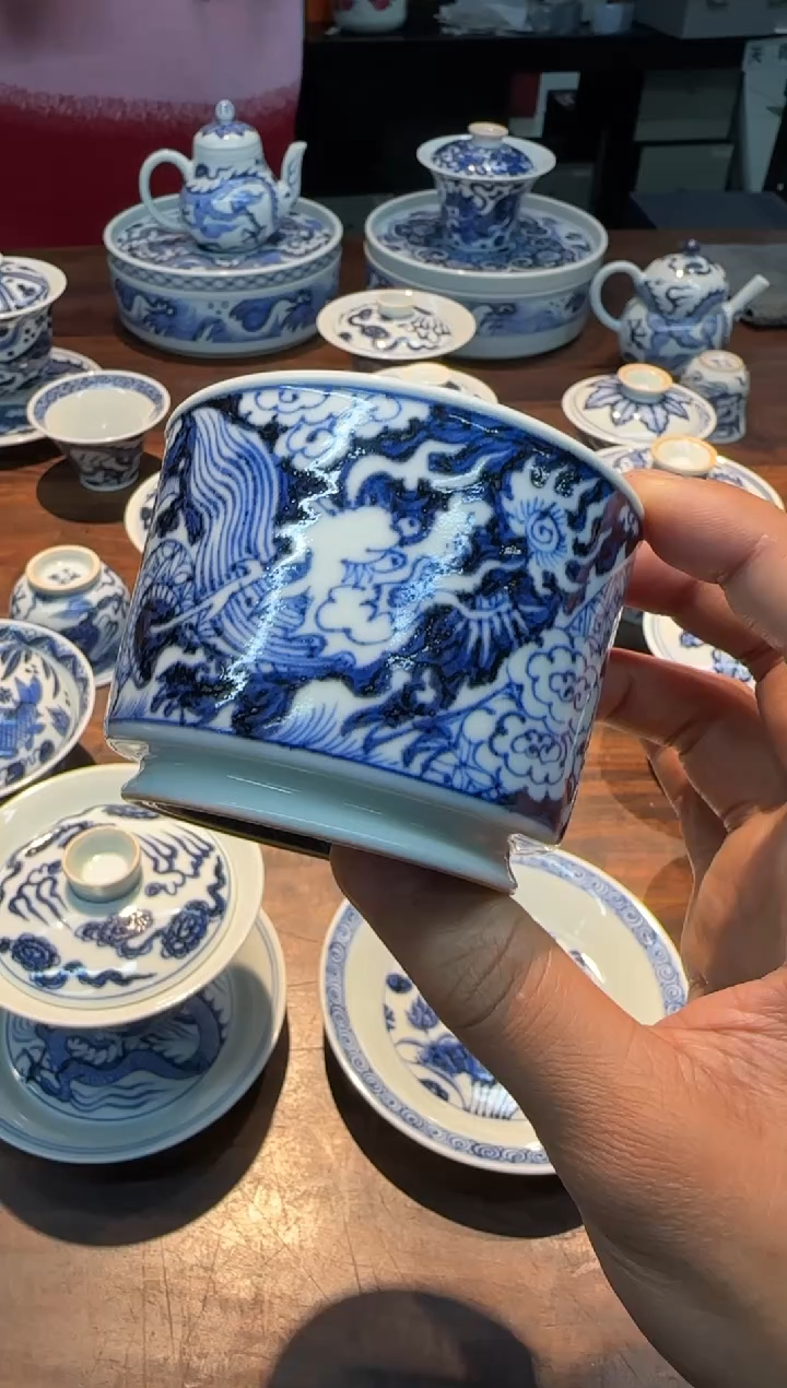 【闪购商品】溪蘭仰元 柴窑龙纹容天杯（周棋稳款）