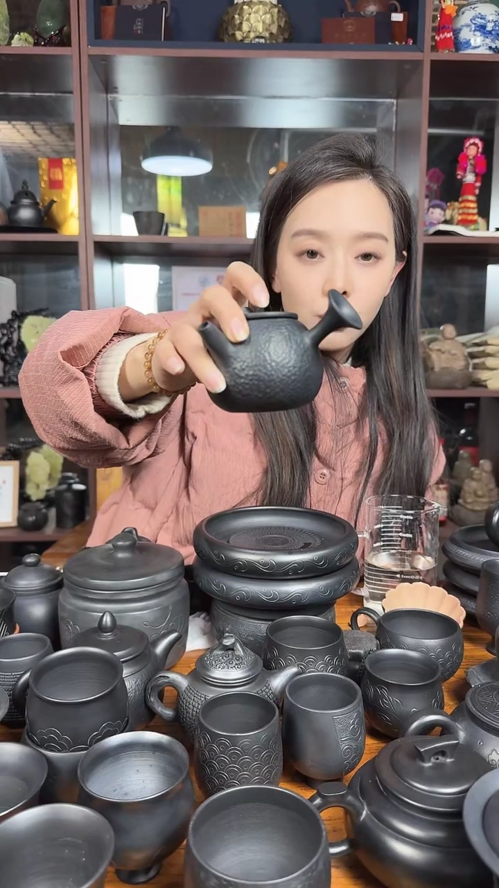 神农黑陶瑕疵锤纹侧把