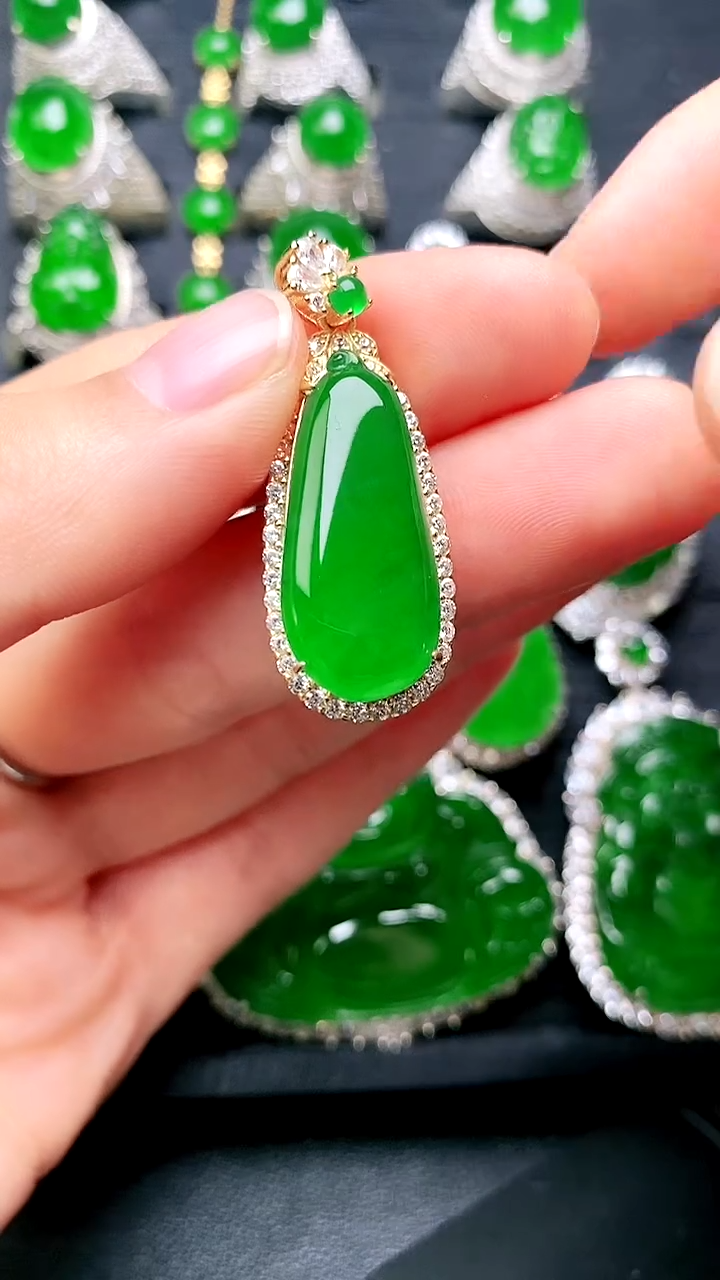 【闪购商品】翡翠吊坠(赠链)未镶嵌吊坠