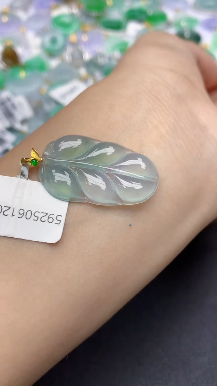 翡翠18K金镶嵌颈饰天然缅甸a货翡翠百元以上9元证书费自理