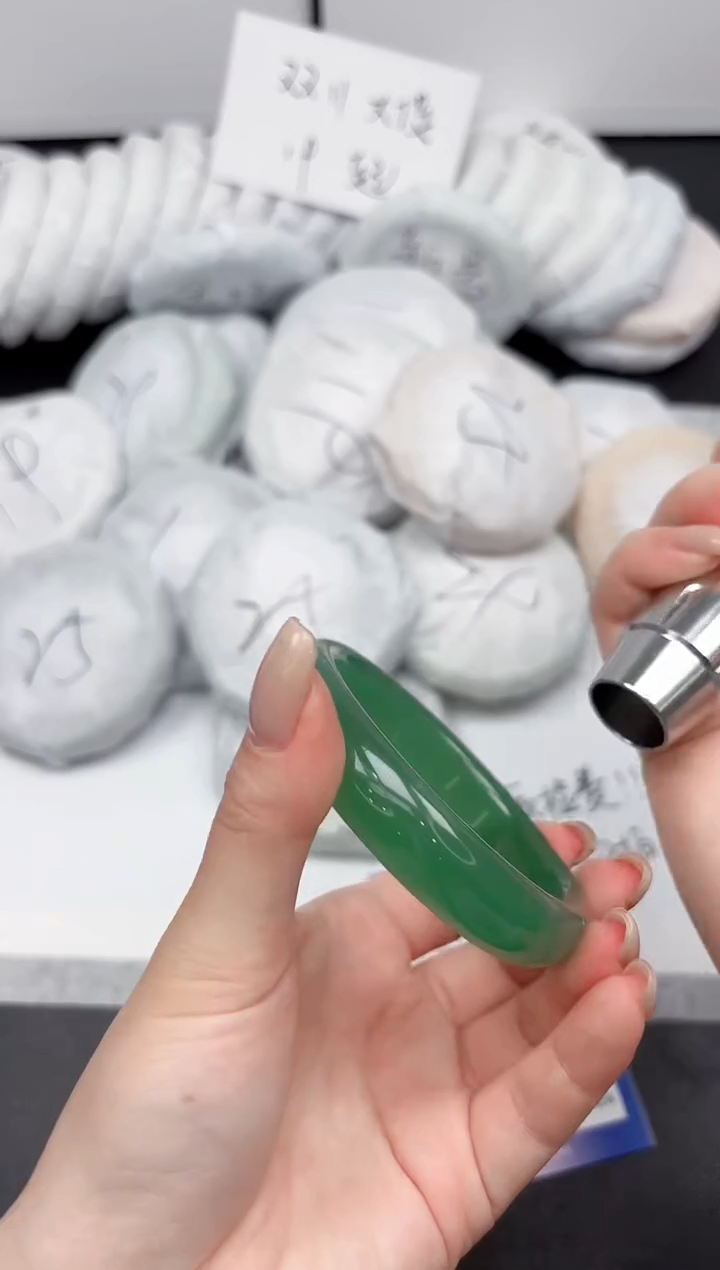 未镶嵌手镯石英质玉56/5859