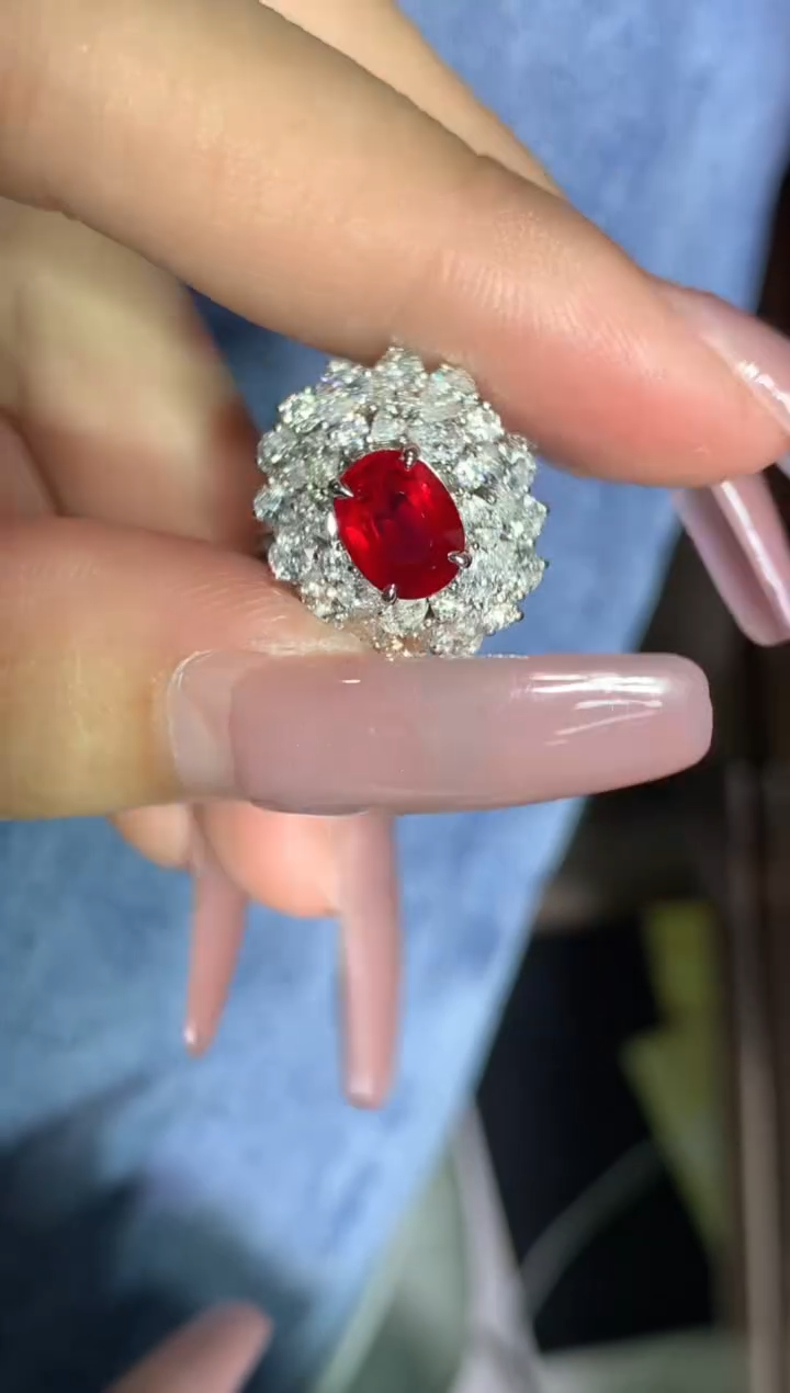 18K金镶嵌戒指红宝石2.03CT