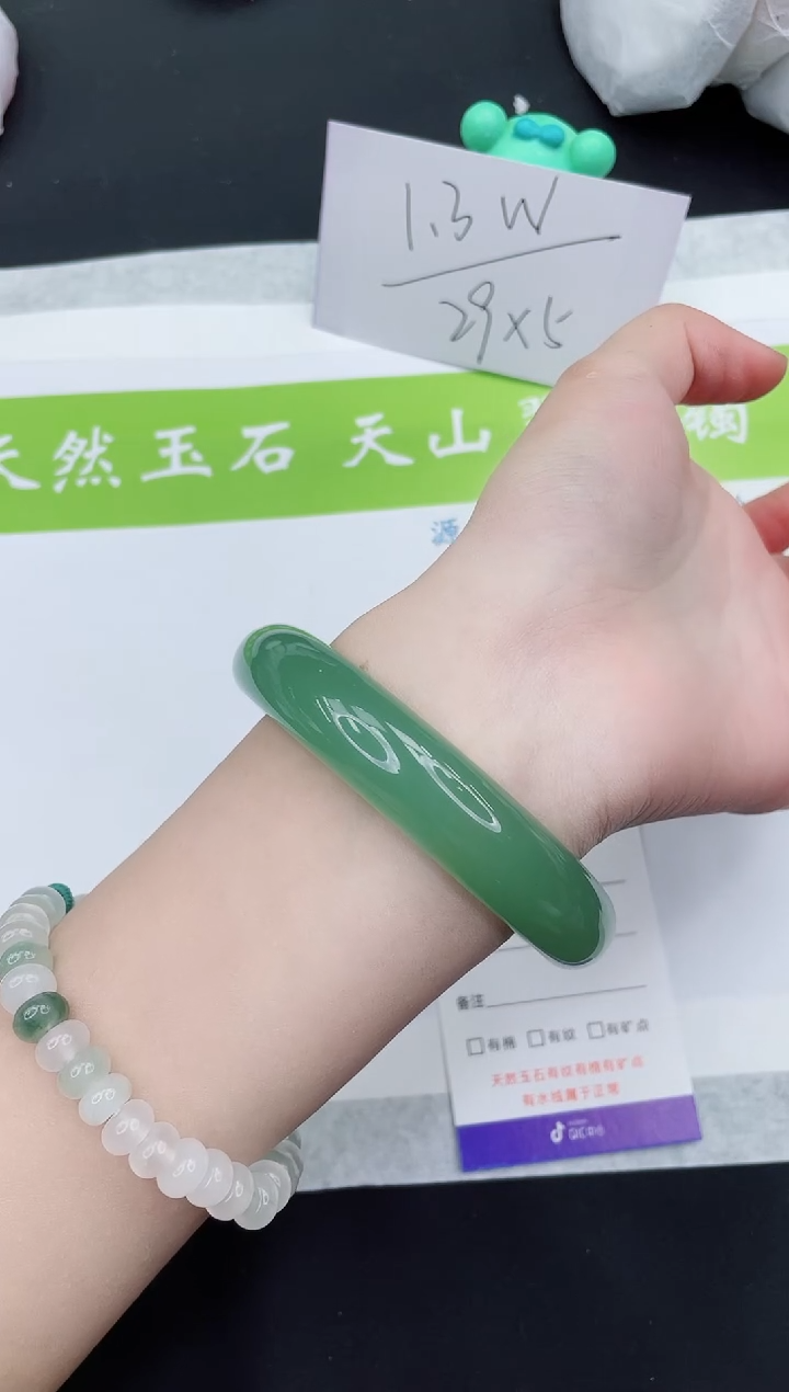 【闪购商品】石英质玉手镯未镶嵌D335-64+