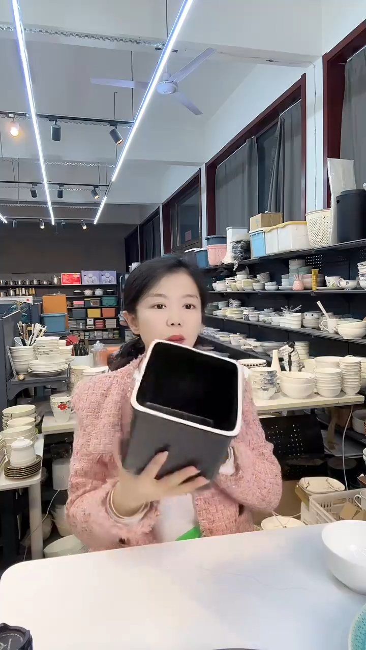 【闪购商品】陶瓷黑色盆