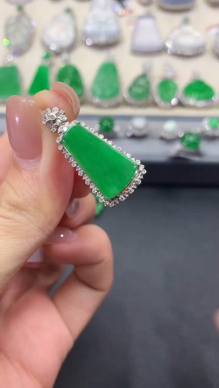 【闪购商品】翡翠吊坠(不含链)18K金镶嵌a127         