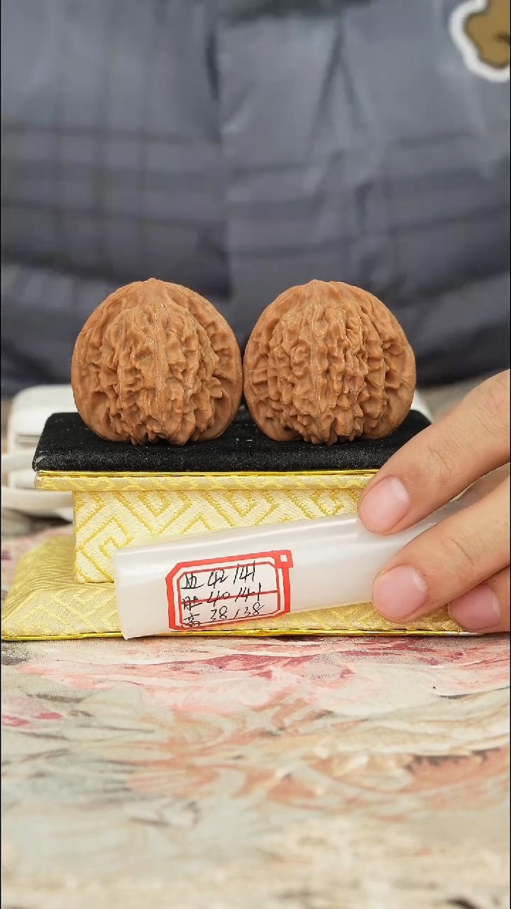 【闪购商品】文玩核桃把件平谷四座楼
