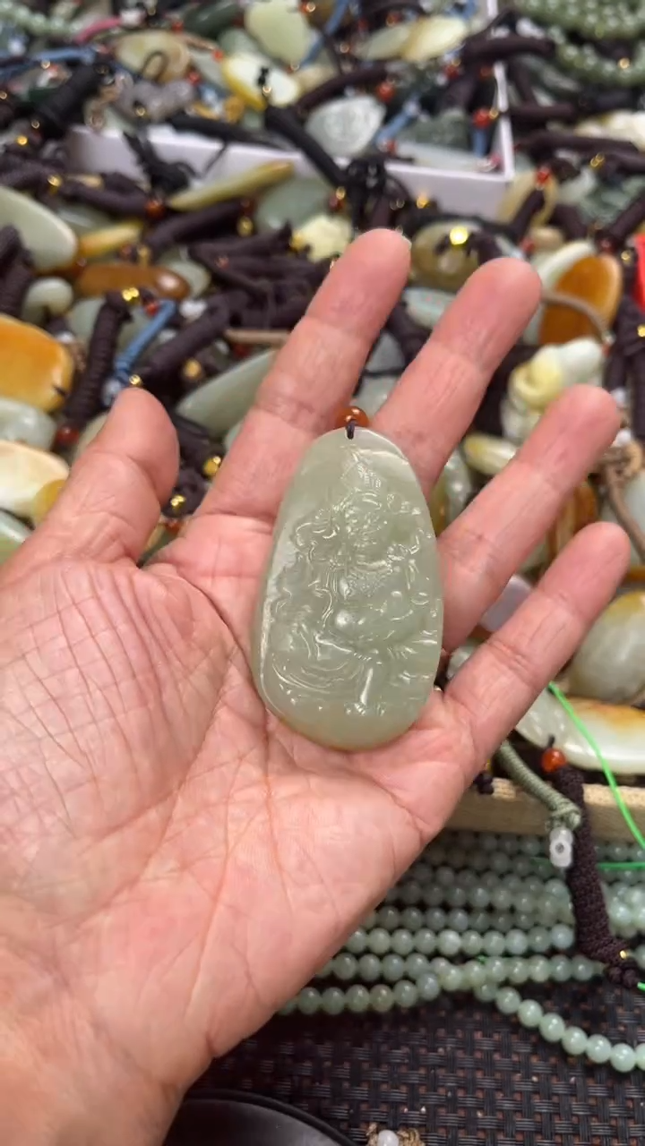 【闪购商品】和田玉颈饰未镶嵌多样性发货没有证书拍一发一有瑕