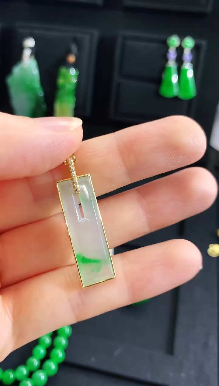 【闪购商品】翡翠吊坠(不含链)18K金镶嵌吊坠