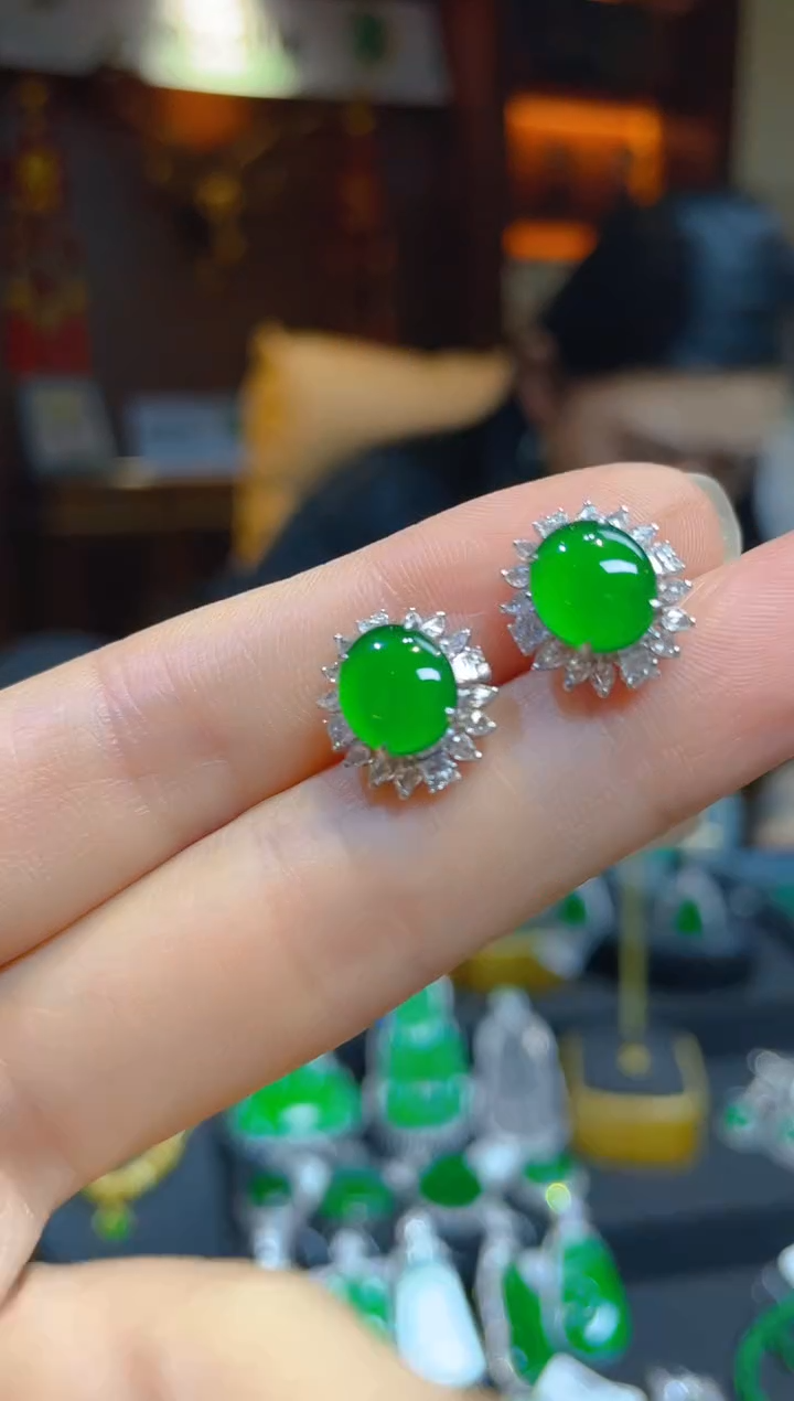 【闪购商品】翡翠耳饰18K金镶嵌119062天然A货翡翠蛋面耳钉