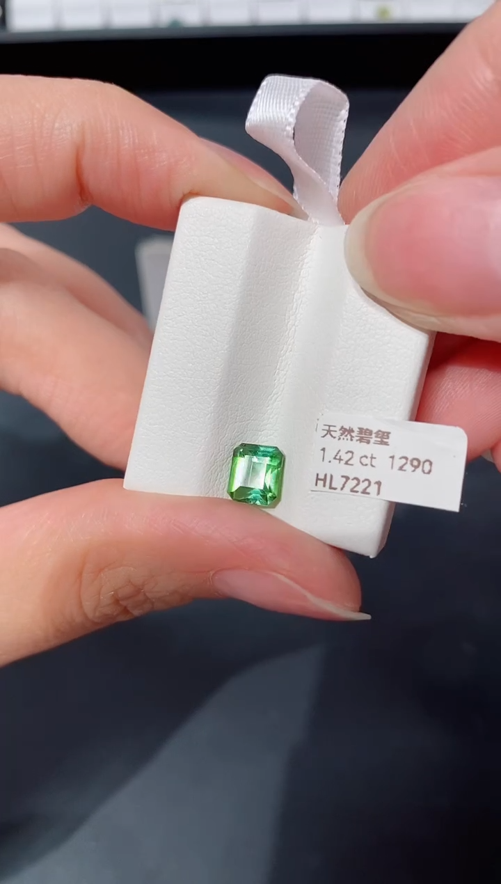 未镶嵌裸石碧玺1.42CT HL7221
