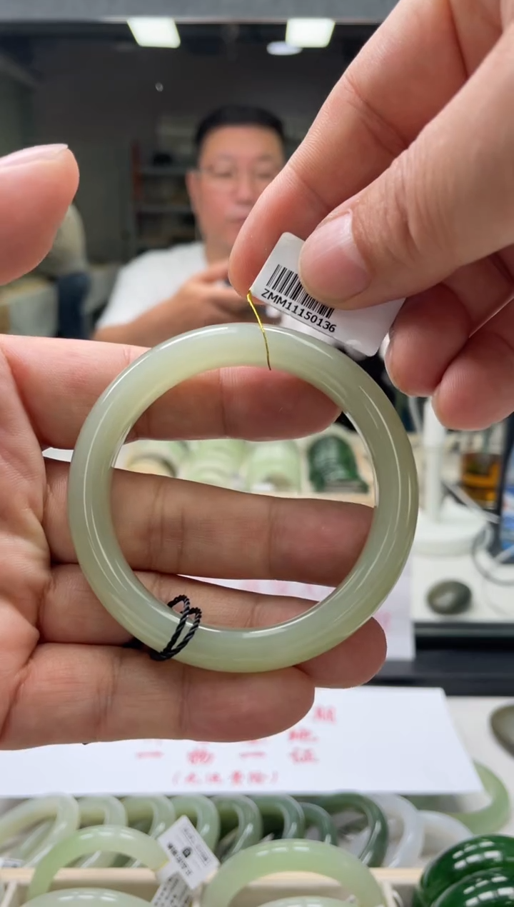 【闪购商品】和田玉手镯未镶嵌编码0136 圈口54-55