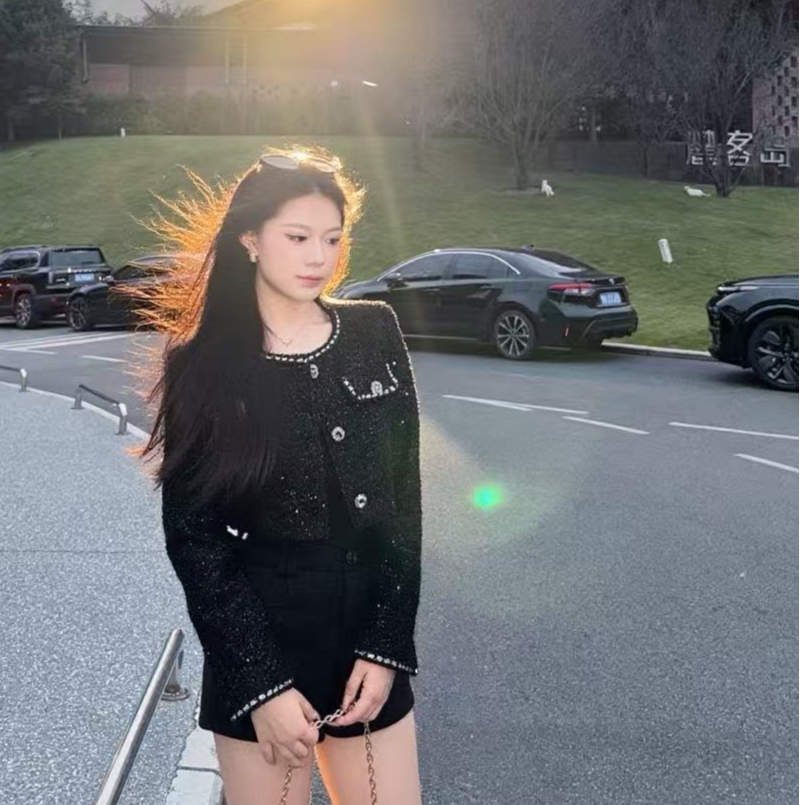 onee自制小个子【上衣】黑色亮片小香风气质贵气短款重工套装款