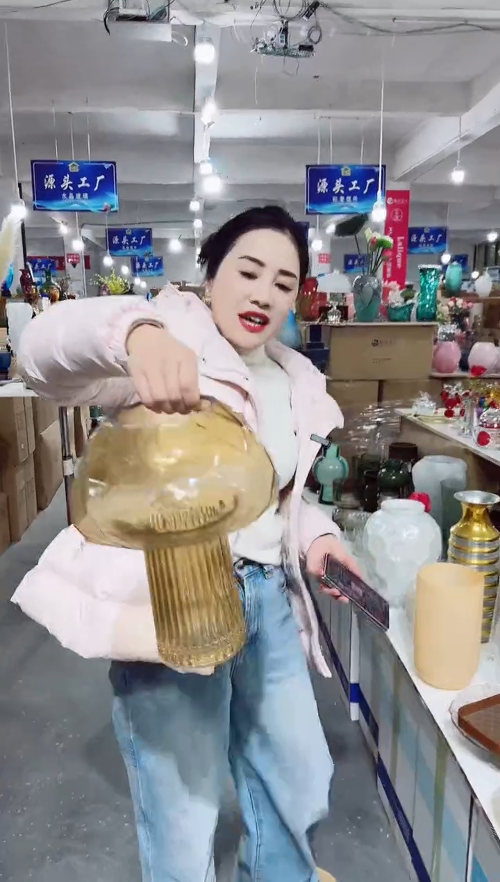 【闪购商品】玻璃安琪花瓶-微瑕--5GIQ9