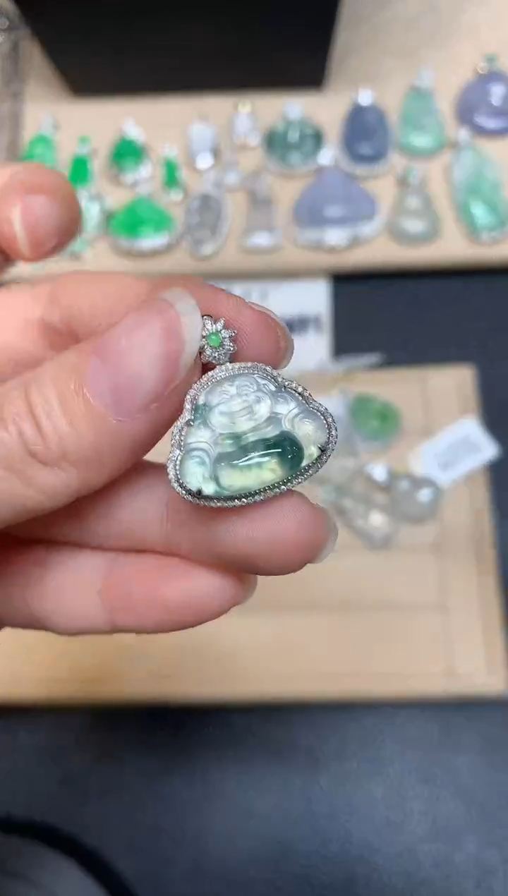 【闪购商品】翡翠颈饰18K金镶嵌佛公【无服务费